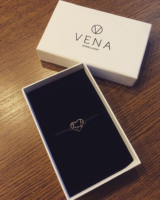 Bransoletka na sznurku z sercem (black) VENA Jewellery