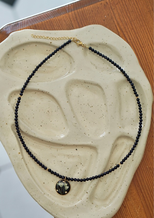 korale Naszyjnik z gipsówką i nocą kairu