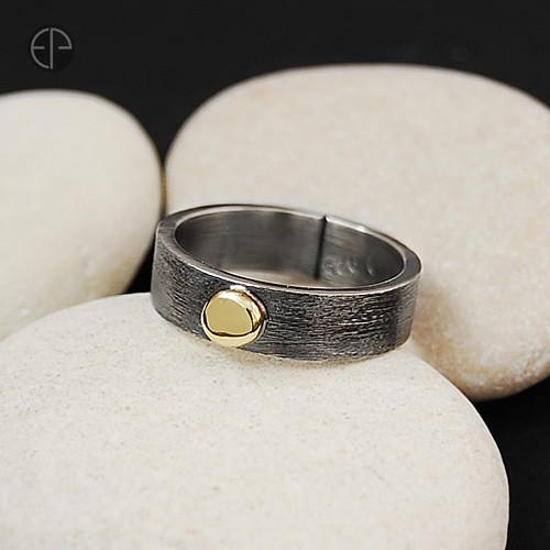 Czarna ze złotą kuleczką MAREMI Jewelry