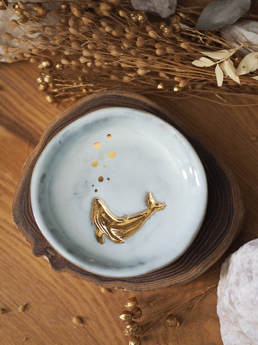pojemniki na biżuterię Spodek na biżuterię lub palo santo z motywem wieloryba