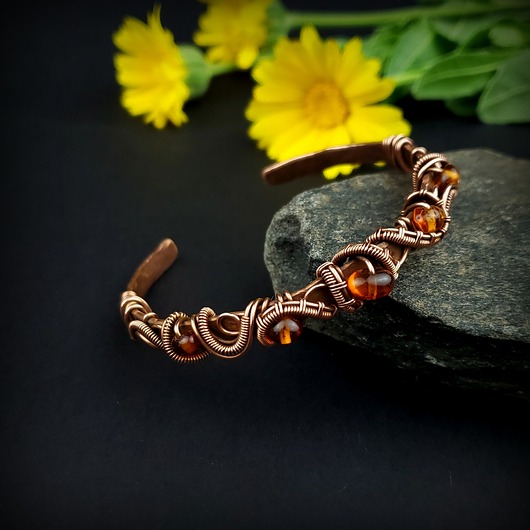 bransoletki wire wrapping Bransoleta mankietowa z bursztynem