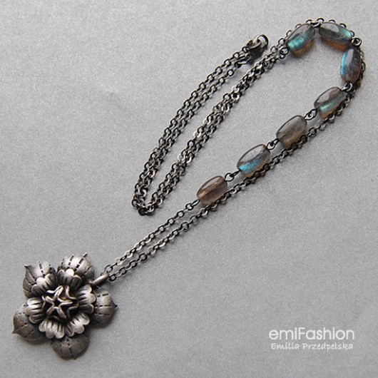 Kwiat w pięknych Labradorytach MAREMI Jewelry