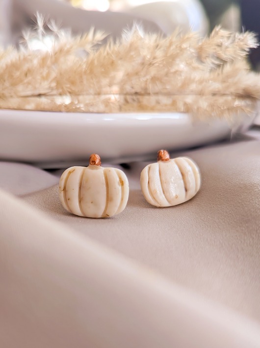 kolczyki z masy plastycznej Kolczyki z białymi dyniami akcesoria dla fana dyni na halloween, dynia