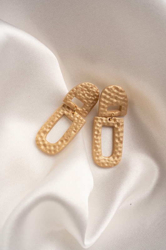 kolczyki z masy plastycznej Minimalistyczne sztyfty w organicznym kształcie