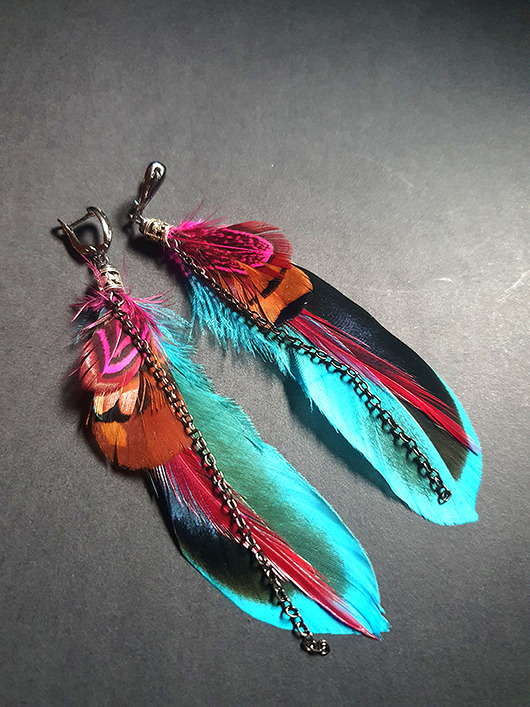 kolczyki z piórami Turkusowo amarantowe kolczyki z piór naturalnych