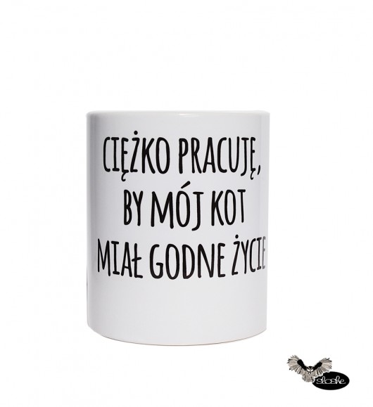 Kubek 330ml Ciężko pracuje by mój kot .. Sowia Aleja