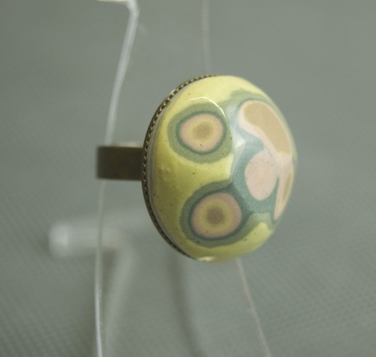 Pierścionek z oryginalnym ceramicznym oczkiem. imkadesign