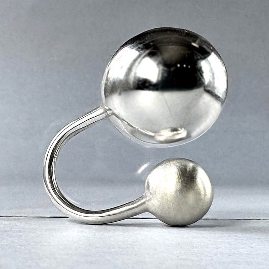 pierścionki srebrne Duży pierścionek otwarty z srebrnymi kulkami 24 mm i 14 mm