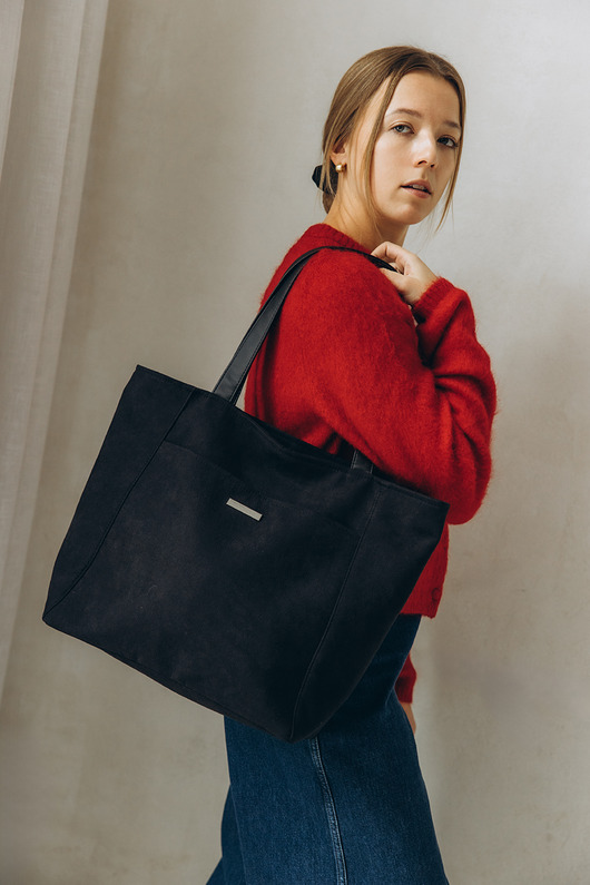 torby na ramię Torba Shopper z czarnego nubuku tapicerskiego.