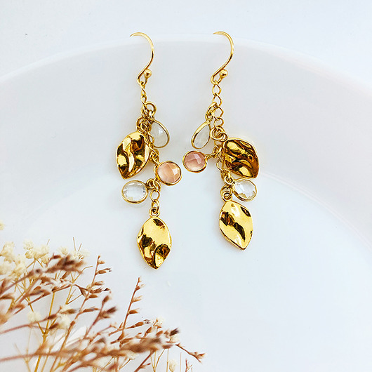 kolczyki z kamieniami Wiszące złocone kolczyki z KAMIENIAMI