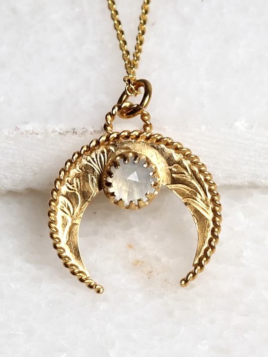 złote naszyjniki Złoty naszyjnik z lunulą z kamieniem księżycowym