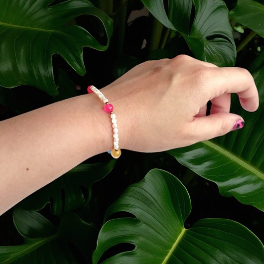 bransoletki z kamieni naturalnych Bransoletka : muszla biała i kolorowy jadeit