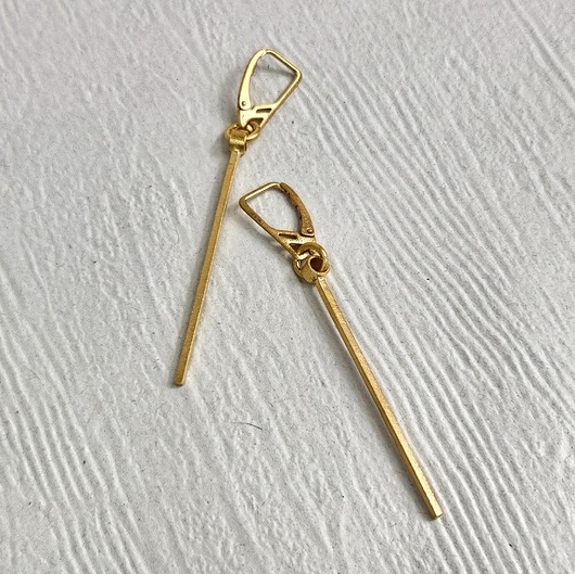 kolczyki pozłacane Srebrne pozłacane kolczyki patyczki nowoczesne designerskie