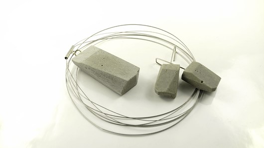Wisiorek Beton K w zestawie INGRAY