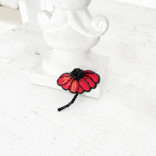 broszki Broszka KWIAT 14 ręcznie haftowana przypinka z koralikami