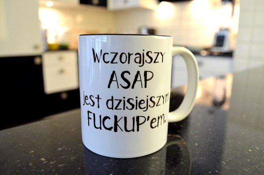 Kubek ASAP z CZARNYM WNĘTRZEM FarrowDesign