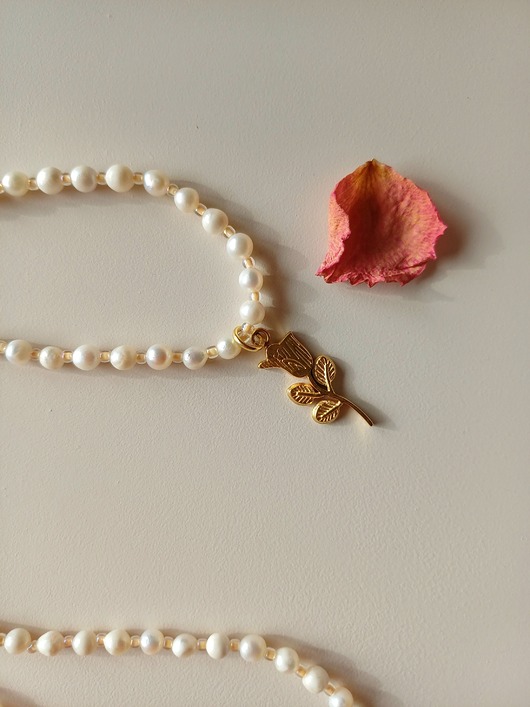 naszyjniki - inne Naszyjnik perła naturalna - zawieszka róża