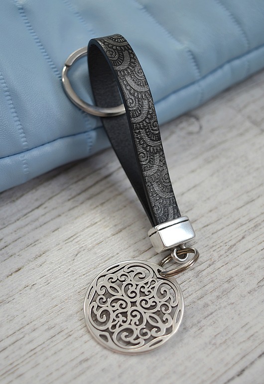 SKÓRZANY BRELOK DO KLUCZY ORIENT WAVES black Beezoo