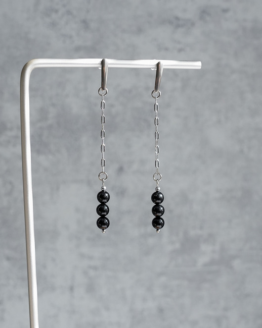 kolczyki z kamieniami Długie stalowe kolczyki z onyksem