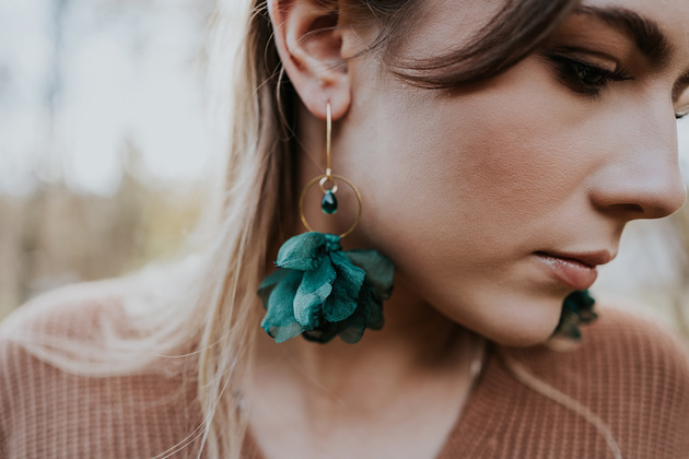 kolczyki z piórami Długie butelkowe zielone kolczyki kwiaty