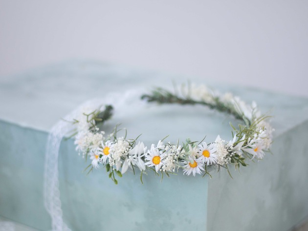 wianki komunijne Wianek na głowę stokrotki i susz. gipsówka