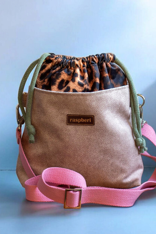 torebki mini Brązowo-beżowa listonoszka z kominem w panterkę