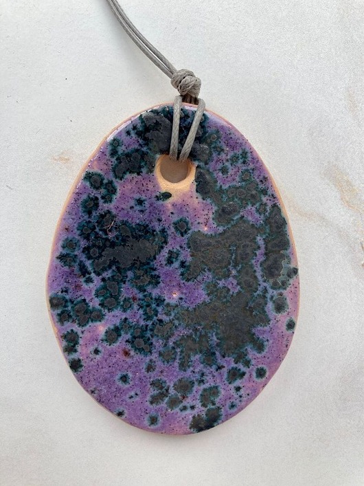 jajka wielkanocne Ceramiczne jajko fioletowo nakrapiane