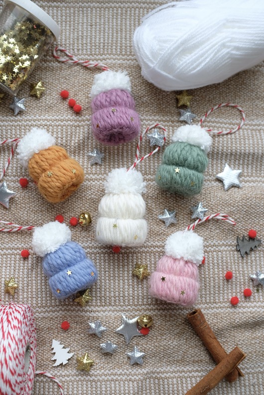 ozdoby choinkowe Ozdoba świąteczna, wełniana Czapeczka , na choinkę, ręcznie robion