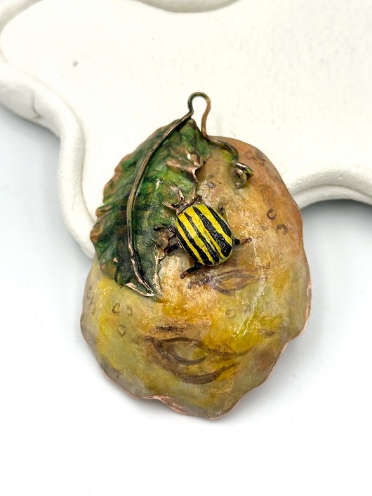 broszki Broszka - Ziemniak ze stonką