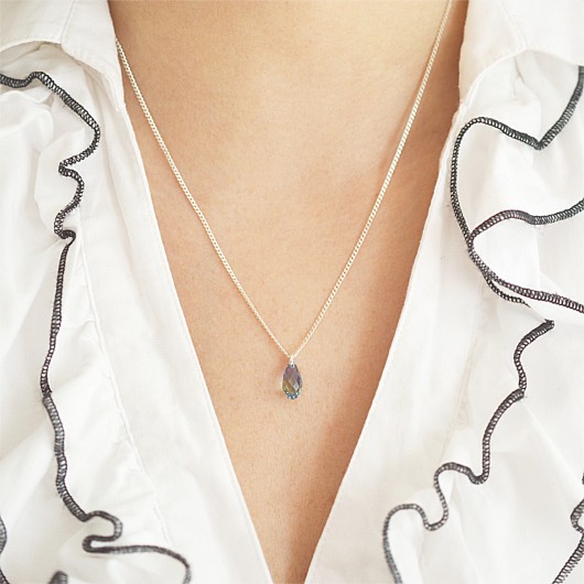 Połyskująca kropla kryształ swarovski. Laoni