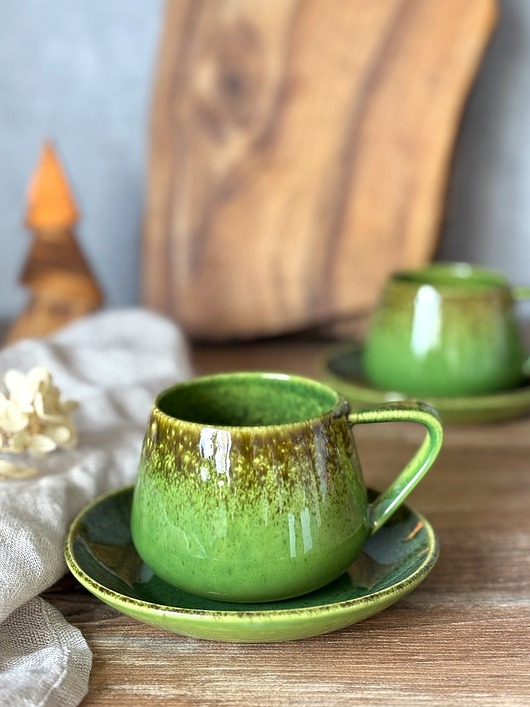 filiżanki Filiżanka ze spodkiem beczułka zielona ręcznie robiona 250 ml - Natura