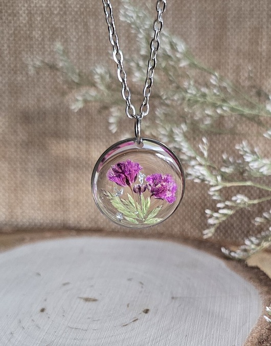 wisiory Łąka kwiatowa fioletowa srebrna zawieszka srebrny wisiorek kwiaty żywica