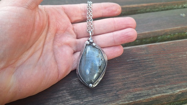 wisiory Zrobiony na szaro - wisiorek