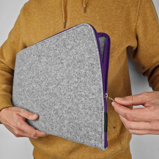 etui na laptopa ETUI FILCOWE na laptopa fioletowy zamek