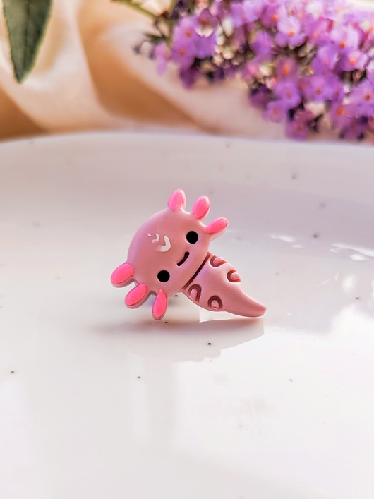 przypinki Pin przypinka z aksolotlem broszka z motywem Ambystoma meksykańska