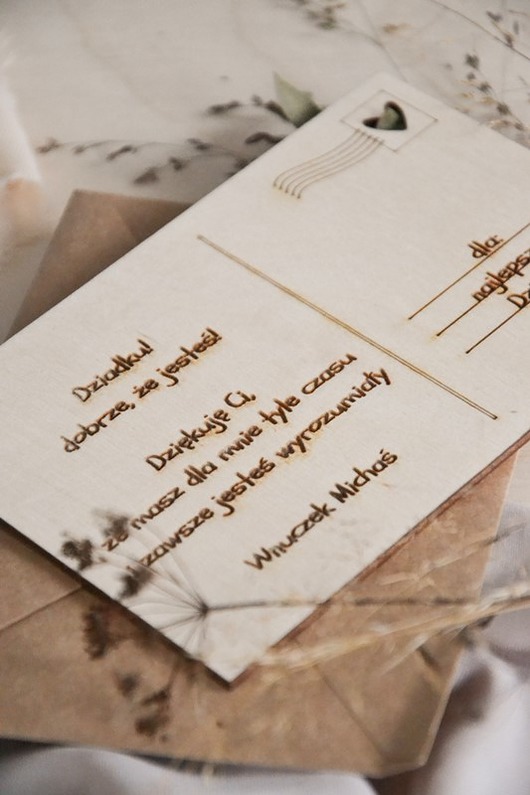 kartki scrapbooking Drewniana kartka z życzeniami dla Dziadków