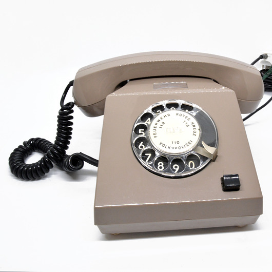 dodatki - różne Telefon stacjonarny VEB Variant typ 501-00322, Niemcy 1982 rok