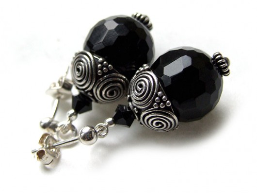 Simple Black Theopanu