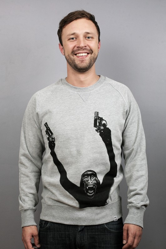crewneck unisex z uzbrojoną małpą S-XL SzaraBluza