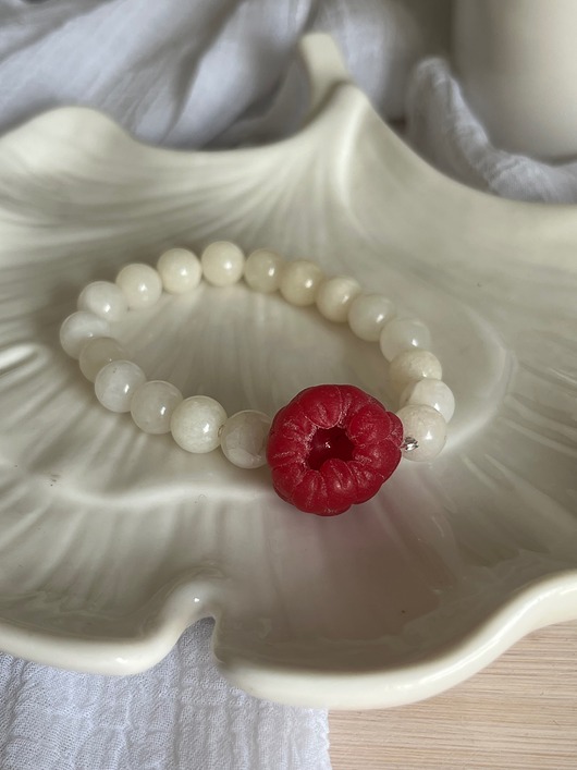 bransoletki z kamieni naturalnych Bransoletka z naturalnego kwarcu z maliną