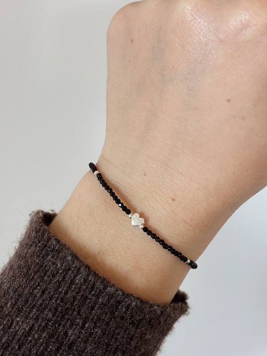 bransoletki srebrne Bransoletka Onyks z sercem Srebro