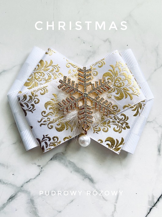 broszki Brosza ze śnieżynką gwiazdką z puszkiem  Mikołajki Święta