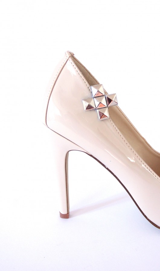 Stud Cross Coquet