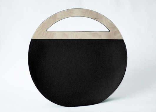 Round felt bag Black moo studio