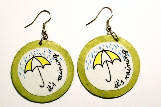 it&#039;s raining. holahola
