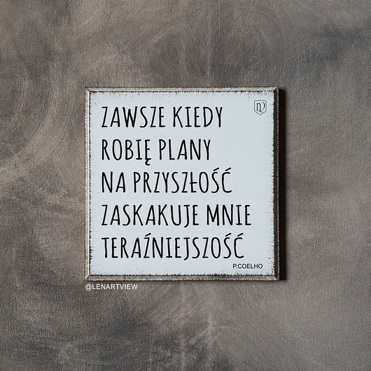 Tabliczka z napisem LV Home