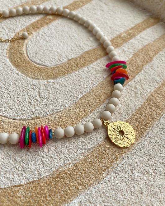 chokery Beżowy naszyjnik choker na lato dla podróżniczek