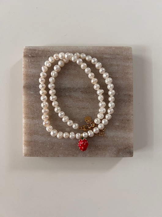 chokery Naszyjnik naturalne perły okrągłe i truskawka