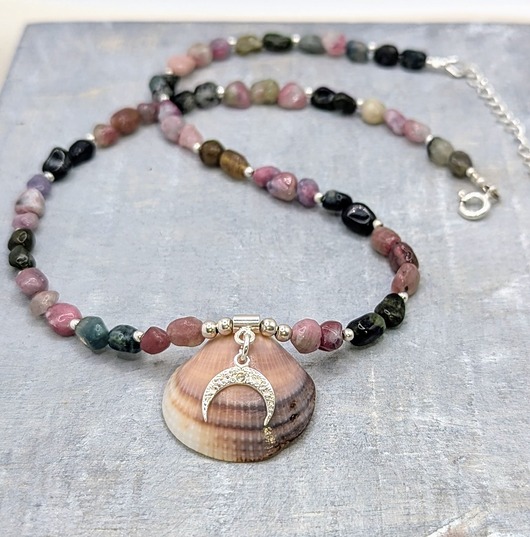 srebrne naszyjniki Naszyjnik z turmalinów z lunulą, srebrny