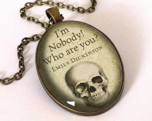 Duży medalion z cytatem - I am nobody EGGinEGG
